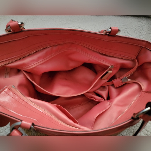 Coach straw floral shoulder bag. Excellent condition Flower applique tote. - Picture 10 of 11